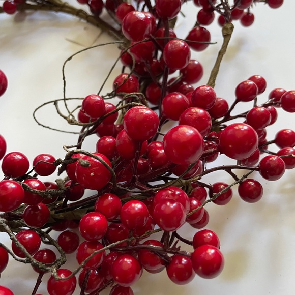 Crate and Barrel Mini Red Berry Wreath 14" NWT - Picture 3 of 6
